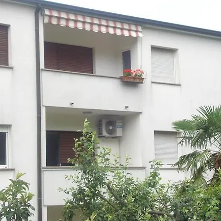 Apartment Alma *